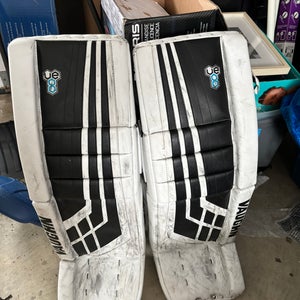 34" Vaughn Velocity VE8 Pro Goalie Leg Pads (Used)