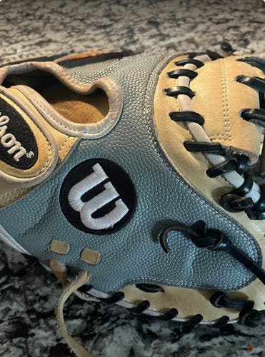 Wilson A2000 RH Catcher's Glove 33" (Used)