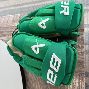 Bauer Toronto Maple Leafs st patty’s gloves