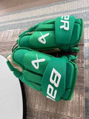 Bauer Toronto Maple Leafs st patty’s gloves
