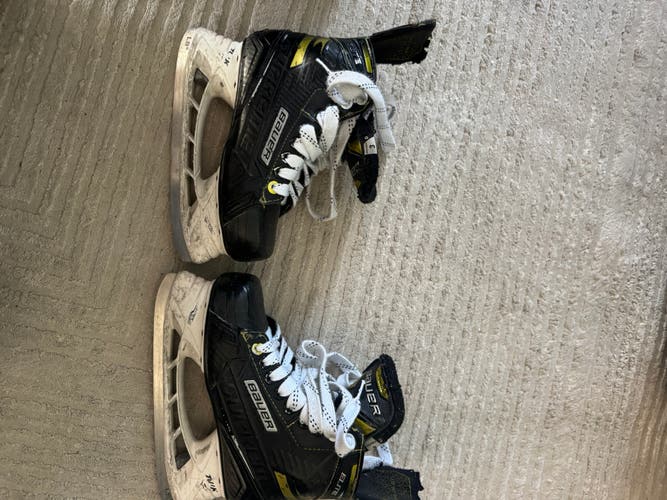 Bauer Supreme Elite Hockey Skates Regular Width Size 3 (Used)