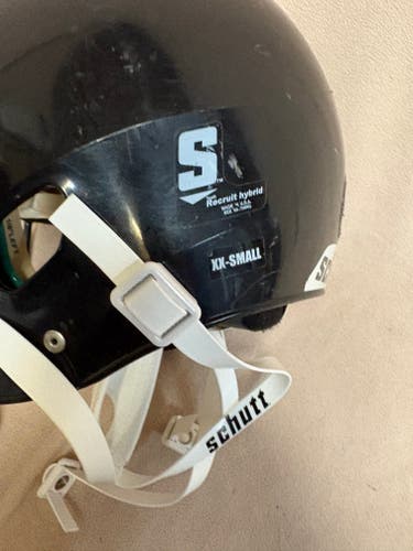 Youth XXS Schutt Youth Recruit hybrid Helmet (Used)