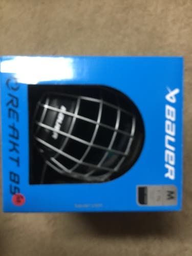 Medium Bauer Re-Akt 85 Helmet (New)