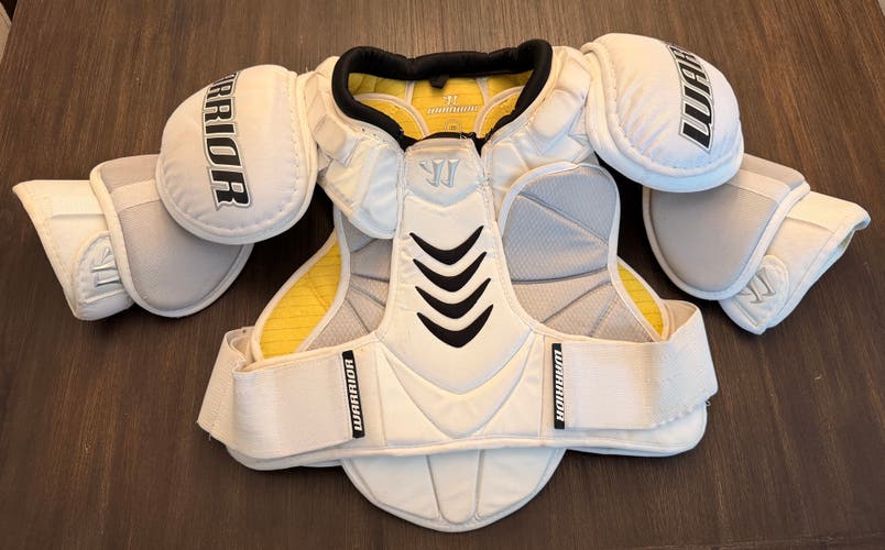 Men's Medium Senior Warrior Projekt Shoulder Pads (Used)