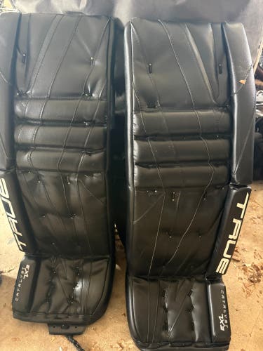 31" True Catalyst 7X3 Goalie Leg Pads (Used)