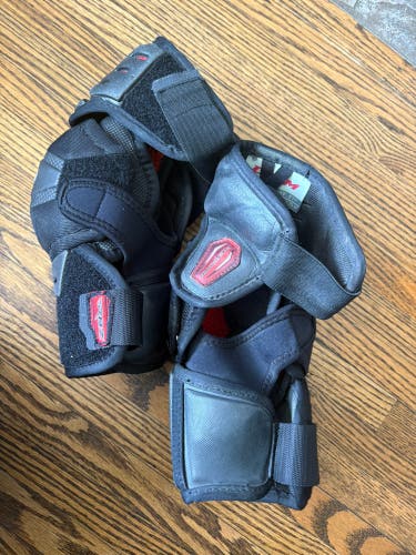 Senior Medium CCM RBZ 110 Elbow Pads (Used)