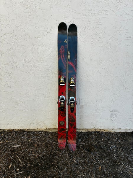 4FRNT Inthayne 117 skis with Look Pivot 15 bindings
