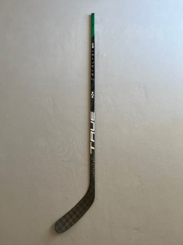 New 85 Flex T27 Senior True Catalyst 9x3 Right Hand Pro Stock Hockey Stick