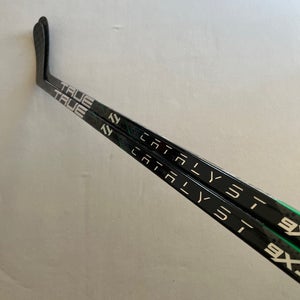 *2 Pack* of New 85 Flex T92.5 Senior True Catalyst 9x3 Right Hand Pro Stock Hockey Sticks