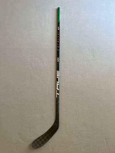 New 90 Flex T28 Senior True Catalyst 9x3 Right Hand Pro Stock Hockey Stick