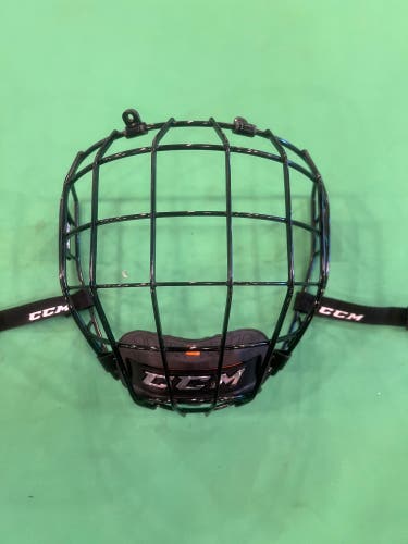 CCM FM780 Cage | Medium