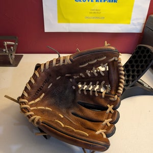 Infield RH Mizuno Classic Pro Soft Baseball Glove 11.5" (Used)