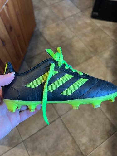 Black Unisex 1.5Y (Big Kids / Youth) Adidas Goletto VIII Cleats (Used)
