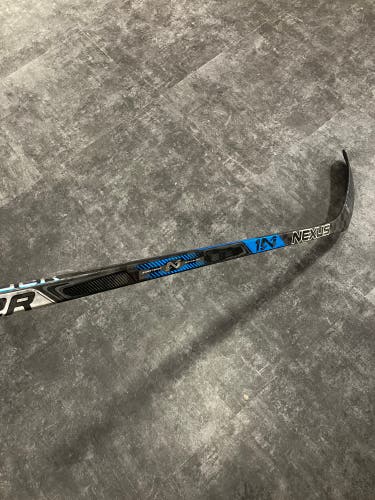 Bauer Nexus 1N Hockey Stick | RH P28 Intermediate 67 Flex