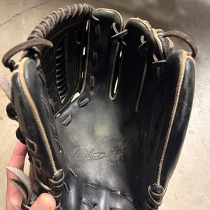 Wilson Staff RH Pitcher's Baseball Glove 11.75" (Used)