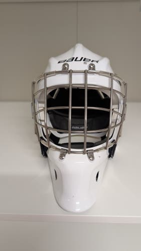 Senior Medium Bauer 940 Goalie Mask (Used)