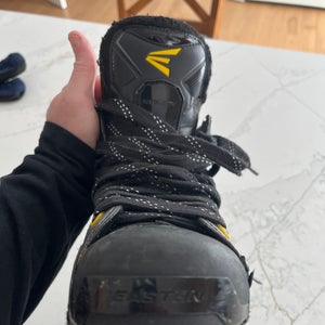 Black Easton Stealth RS Hockey Skates 9 (Used)