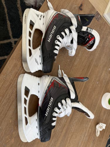 2025 Bauer Vapor Fly40 Hockey Skates Extra Wide Width Size 1 (New)