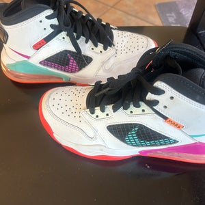 Women's 5Y (Big Kids / Youth) Air Jordan 32 Shoes (Used)