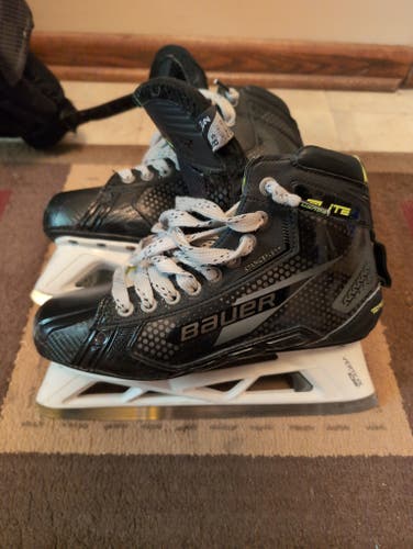 Bauer Elite Hockey Goalie Skates 8.5 (Used)