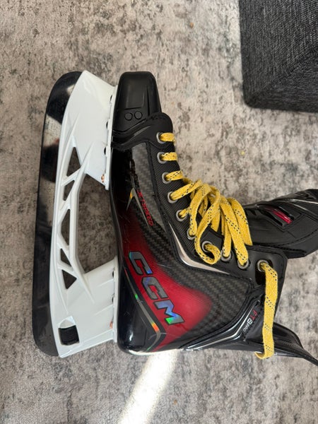 2025 CCM JetSpeed FT8 Pro Hockey Skates Narrow Width 8.5 (New)