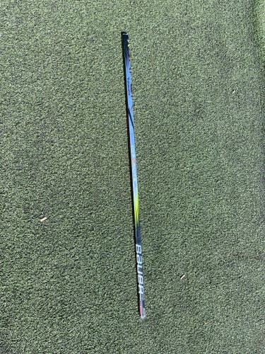 Broken Senior Bauer Vapor Hyperlite 2 Left Hand Hockey Stick P28 70 Flex (Used)