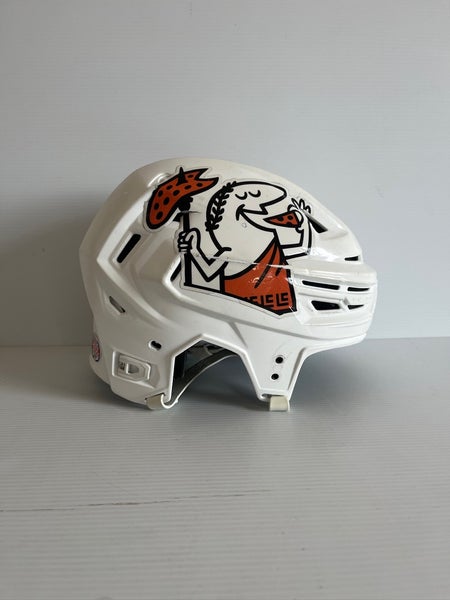 Used White Medium Bauer Re-Akt 150 Helmet