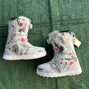 Women's Size M 7.0 (W 8.0) Thirty Two Lashed Double Boa Snowboard Boots
