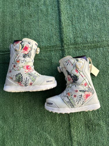 Women's Size M 7.0 (W 8.0) Thirty Two Lashed Double Boa Snowboard Boots