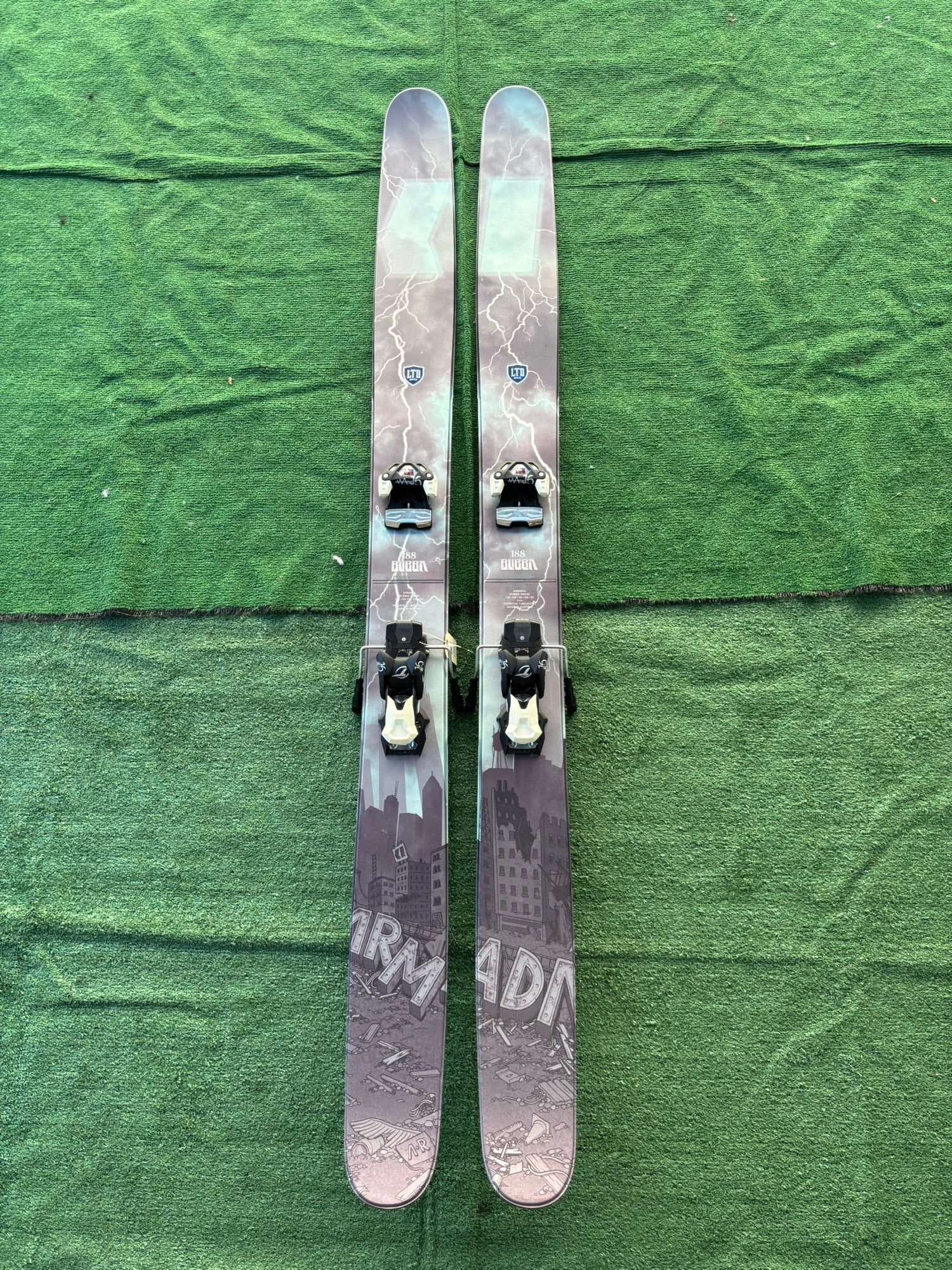 Men's 2014 Armada Bubba 132 188 cm Powder Skis | Tyrolia Attack 16