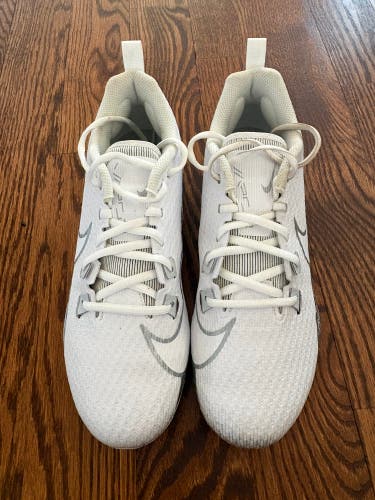 Men's Size M 9.5 (W 10.5) Nike Cleats Low Top Molded Cleats (Used)