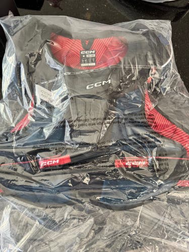 XL Senior CCM Next Shoulder Pads (New)