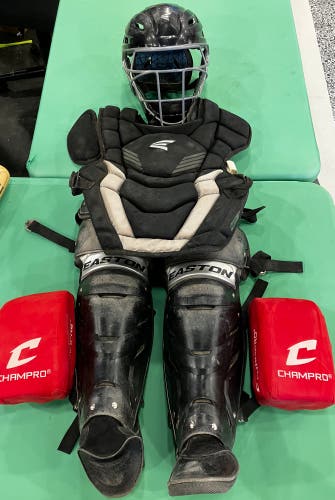 Easton Game Time Catcher's Set | Intermediate