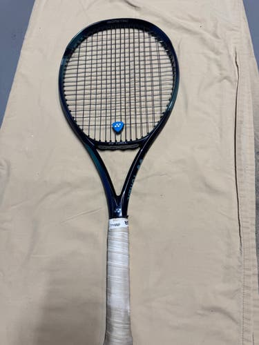 Yonex EZONE 98 (305g) - 4 3/8 - Controlled Power & Precision