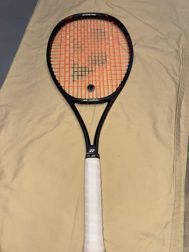 Yonex VCORE Pro 97H (330g) - 2018 Navy/Orange - Wawrinka Spec