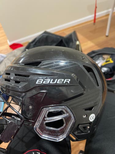 Medium Bauer Re-Akt 85 Helmet (New)