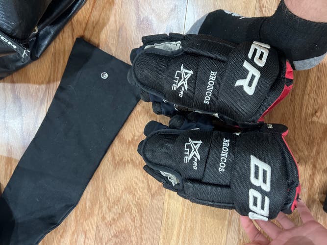 Bauer Vapor 1X Pro Lite Gloves 13" Pro Stock (Used) Western Michigan Alex Bump
