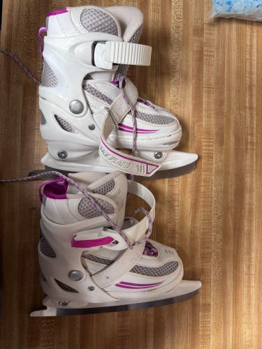ADJUSTABLE Figure Skates B Junior 10-13 (Used)