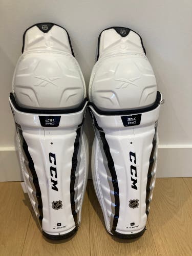 Senior CCM 21K 16" Shin Pads Pro Stock (Used)
