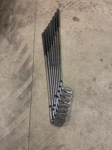 Men's Wilson REFLEX Pro Staff OS Right Handed Iron Set Regular Flex (Used)