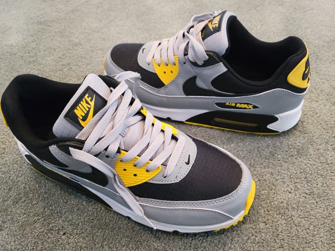 Nike Air Max 90 "Classic Batman" Gray Unisex Size M 10.0 (W 11.0) Adult Nike Air Max 90 Shoes (Used)