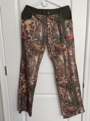Camo Medium Women's Under Armour Pants (New)
