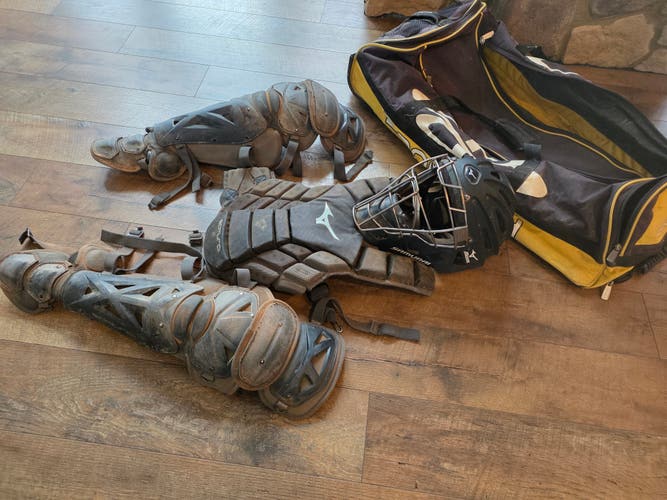 Black Mizuno Samurai Catcher's Set (Used)