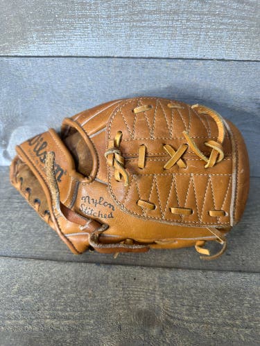 Vintage Wilson A2185 Jim Catfish Hunter Baseball Glove Youth 9" RHT Signature