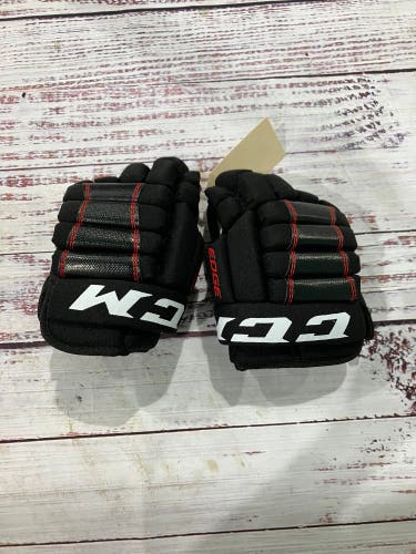 Black Youth CCM Edge Gloves 8" (Used)