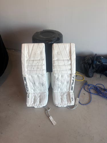 33" True Catalyst 9X3 Goalie Leg Pads (Used)