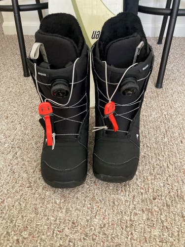 Men's Size M 11.0 (W 12.0) Burton Moto Snowboard Boots Medium Flex All Mountain (Used)