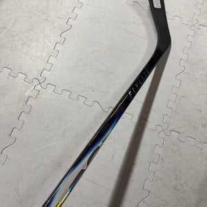Single-Senior Bauer Vapor Flylite Left Hand Hockey Stick P28 77 Flex (New)