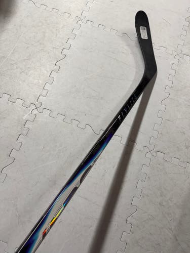 Single-Senior Bauer Vapor Flylite Left Hand Hockey Stick P28 77 Flex (New)