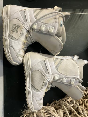 Women's Size M 9.0 (W 10.0) Burton Coco Snowboard Boots (Used)